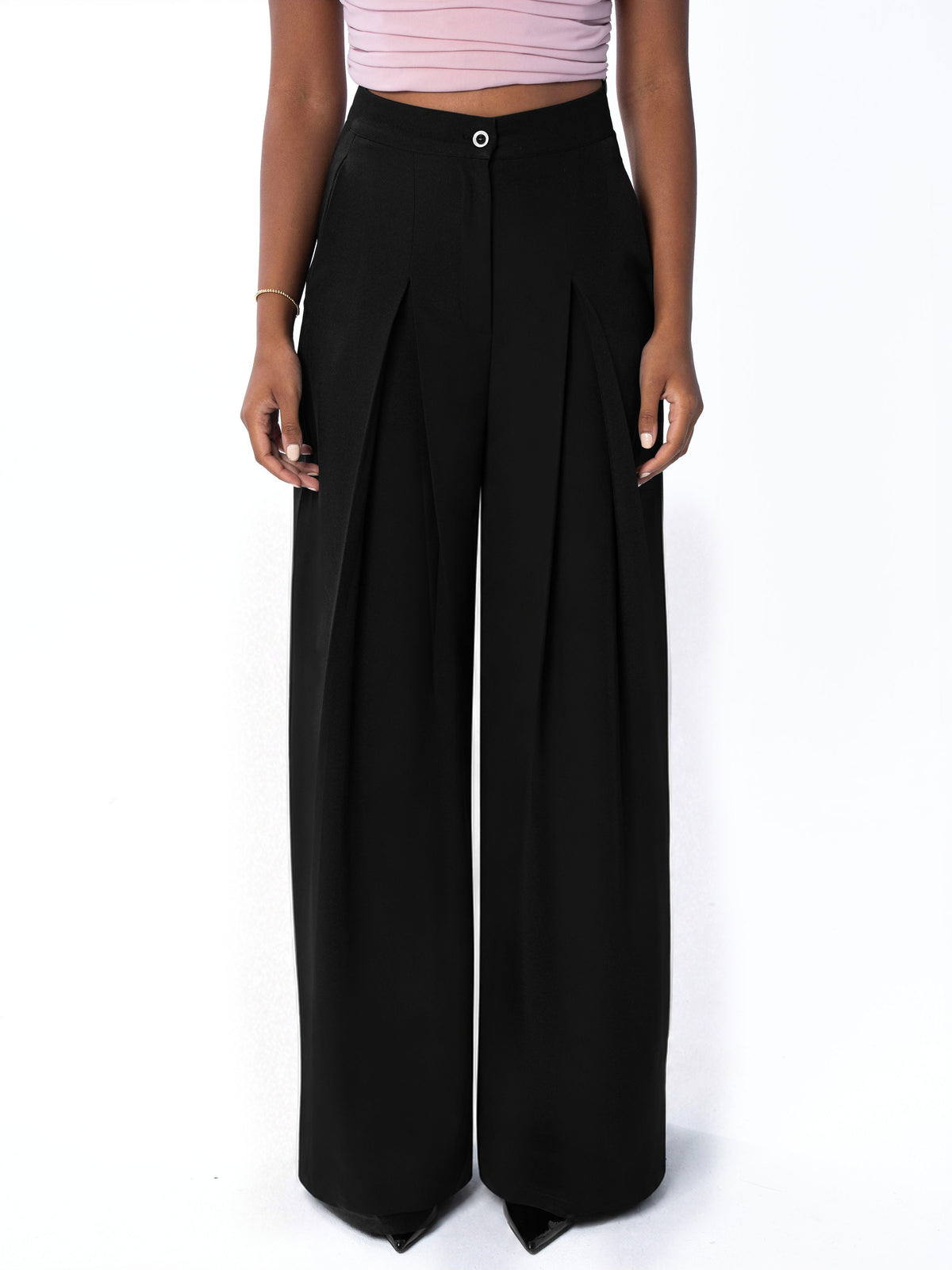 Black pleated trouser, front detail