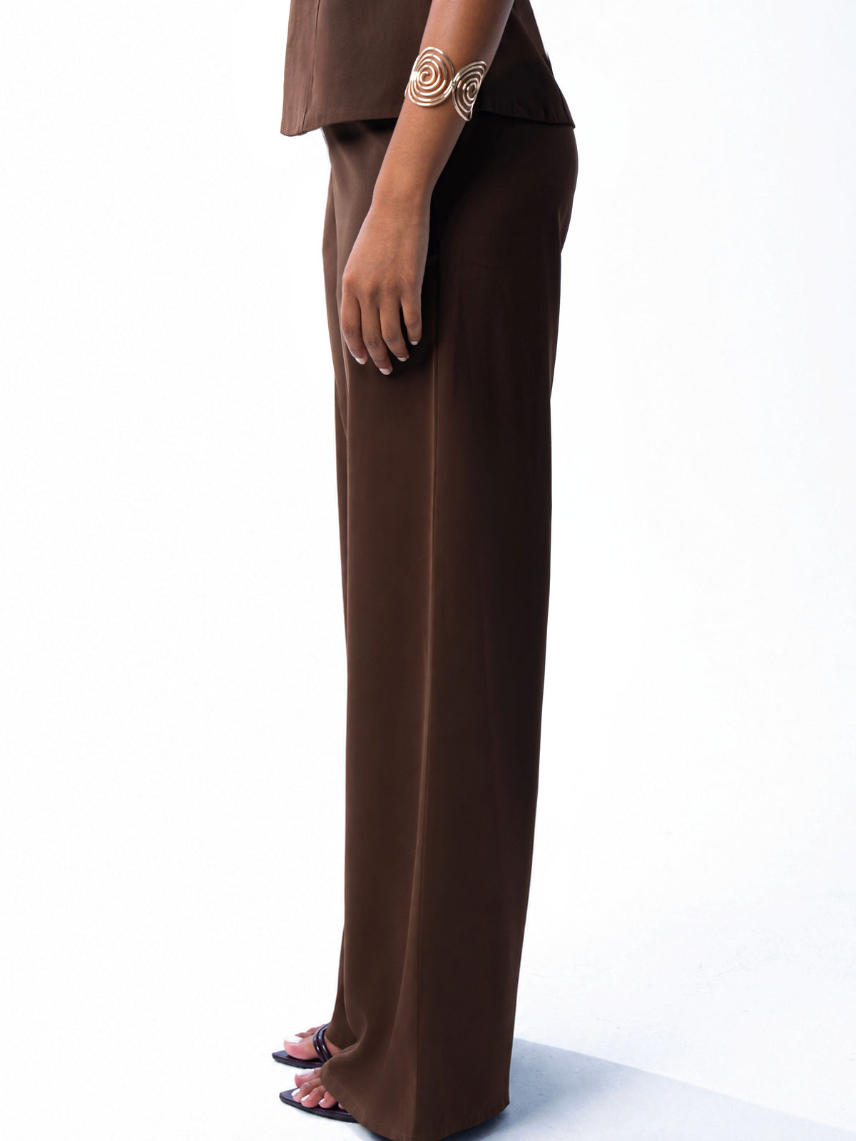Brown wide-leg trouser, side detail